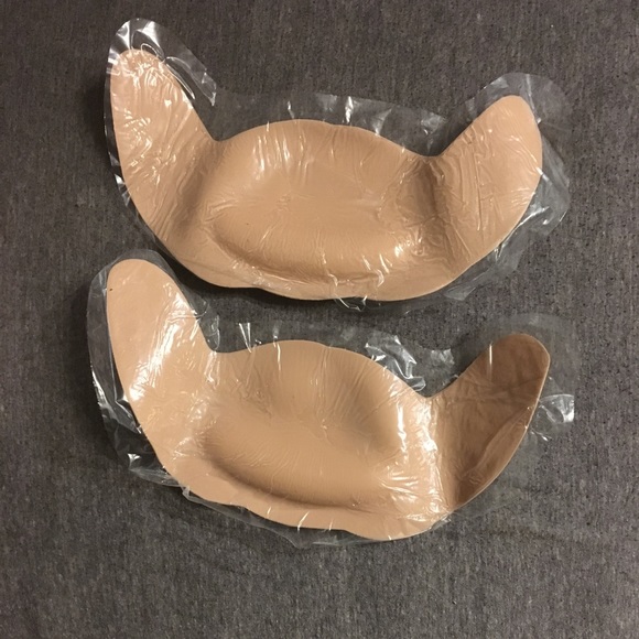 Adhesive bra - Picture 3 of 4